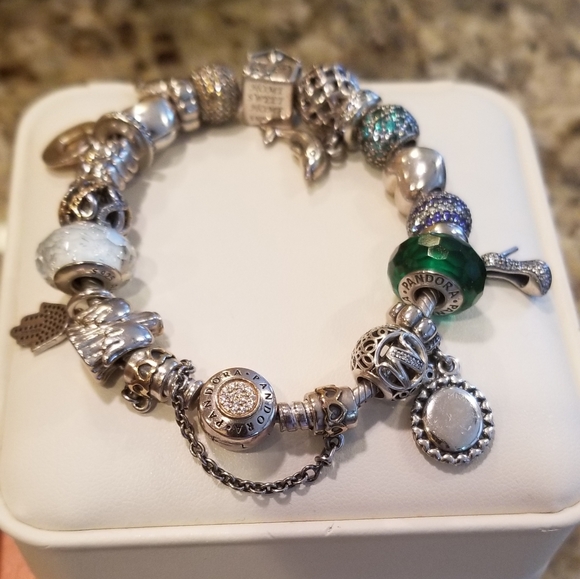 Authentic Pandora full of charms bracelet! - Picture 4 of 14